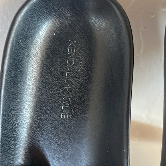 Kendall + Kylie camp with chain detailing slide sandal in Sz 7.5 - Picture 2 of 4